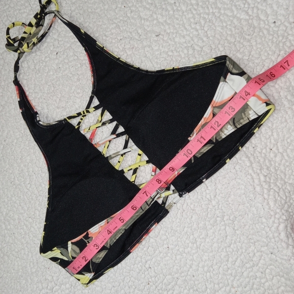 Hollister Floral Crisscross Cutout Halter Bikini Top size Large - Picture 6 of 6